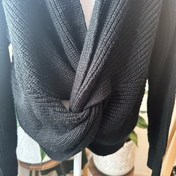 Chunky black knit sweater with back twist - Picture 3 of 4